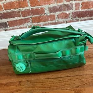 BABOON TO THE MOON 32L go bag mini duffle green